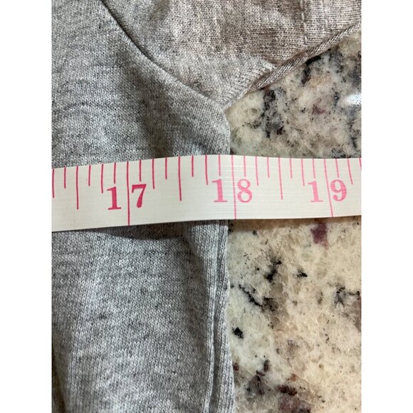 Gildan Womens Medium Heather Gray V-Neck T-Shirt Lightweight Streetwear - Picture 5 of 6